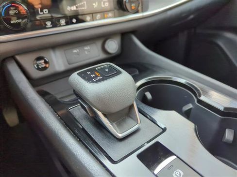 Used 2024 Nissan Rogue SV image 15