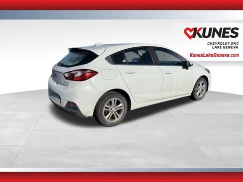 Used 2017 Chevrolet Cruze LT image 4