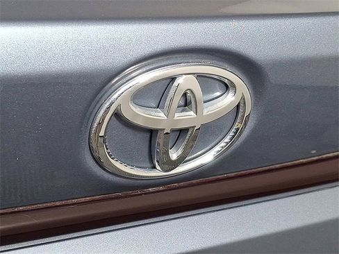 Used 2022 Toyota Corolla LE image 30