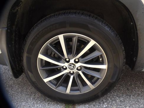 Used 2018 Toyota Highlander XLE image 21