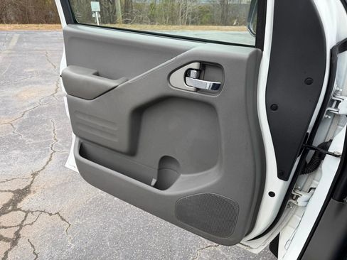 Used 2019 Nissan Frontier SV image 25