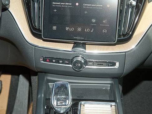 New 2026 Volvo XC60 B5 Plus w/ Climate Package AWD/4WD image 27