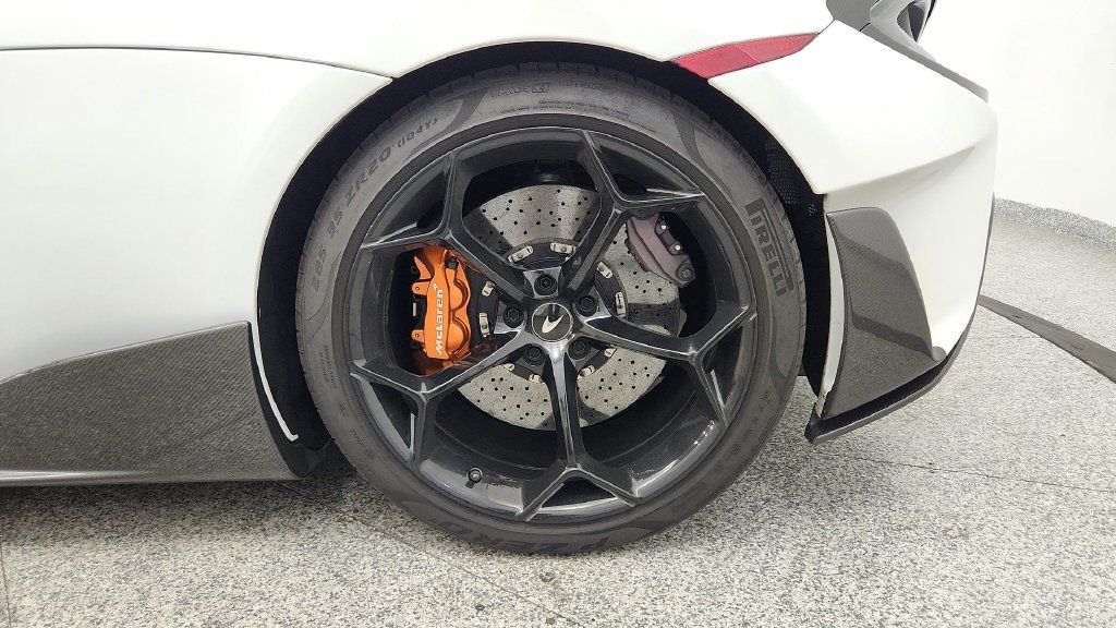 Used 2019 McLaren 600LT RWD image 18
