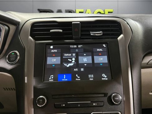 Used 2017 Ford Fusion SE w/ Fusion SE Technology Package FWD image 27