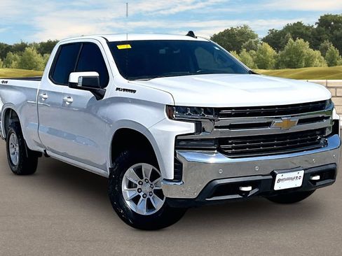 Used 2019 Chevrolet Silverado 1500 LT w/ Convenience Package AWD/4WD image 2