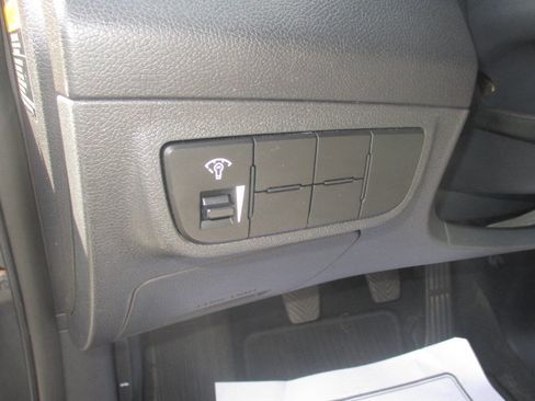 Used 2012 Hyundai Veloster image 16