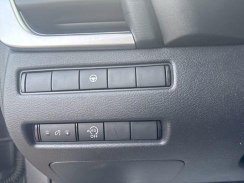 Used 2023 Nissan Rogue SV image 14