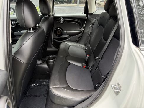Used 2018 MINI Cooper 4-Door Hardtop FWD image 15