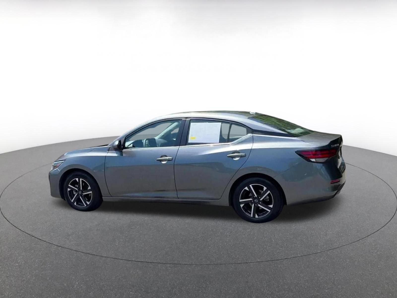 Used 2025 Nissan Sentra SV FWD image 8
