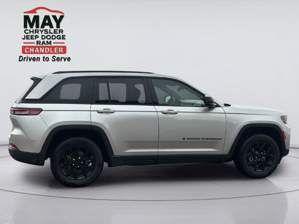 Used 2024 Jeep Grand Cherokee Altitude AWD/4WD image 8