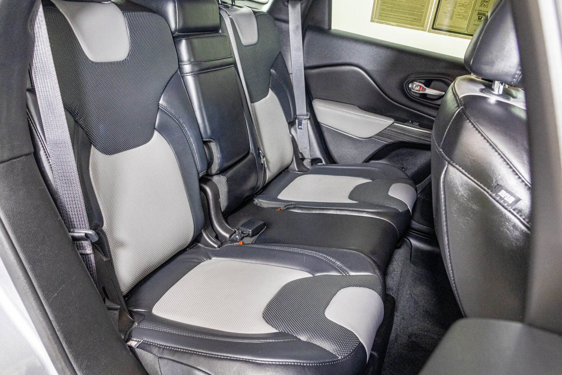 Used 2014 Jeep Cherokee Limited w/ Luxury Group FWD image 40