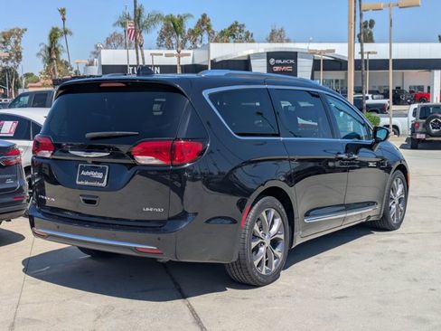Used 2017 Chrysler Pacifica Limited FWD image 5
