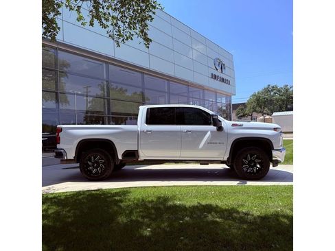 Used 2022 Chevrolet Silverado 2500 LTZ w/ LTZ Plus Package AWD/4WD image 5