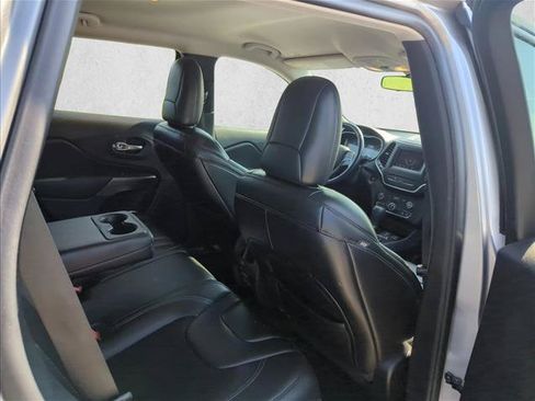 Used 2019 Jeep Cherokee Latitude Plus FWD image 20