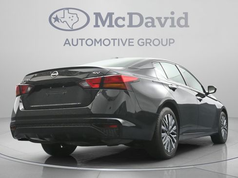 Used 2024 Nissan Altima 2.5 SV FWD image 32