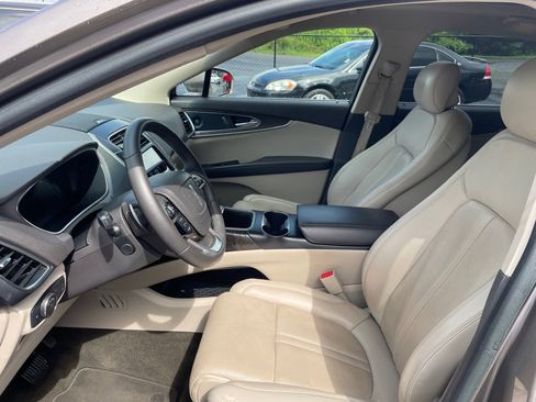 Used 2019 Lincoln Nautilus Reserve FWD image 12