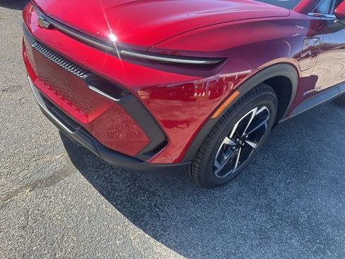 New 2026 Chevrolet Equinox EV LT image 9