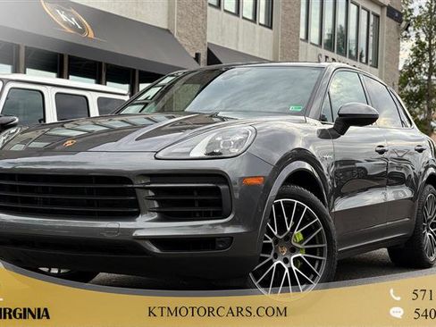 Used 2023 Porsche Cayenne w/ Premium Package image 1