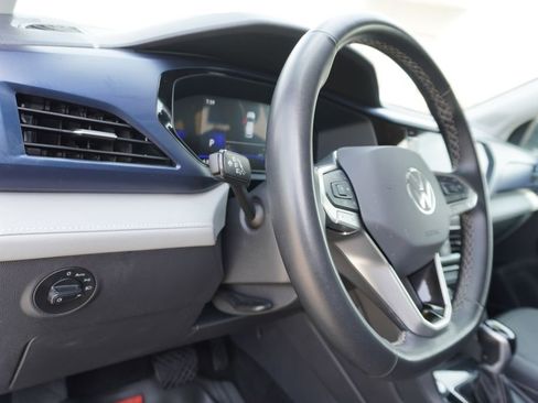 Used 2024 Volkswagen Taos SE FWD image 12