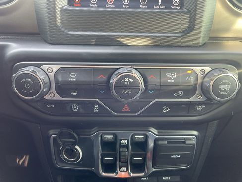 Used 2018 Jeep Wrangler Unlimited Sport S image 31