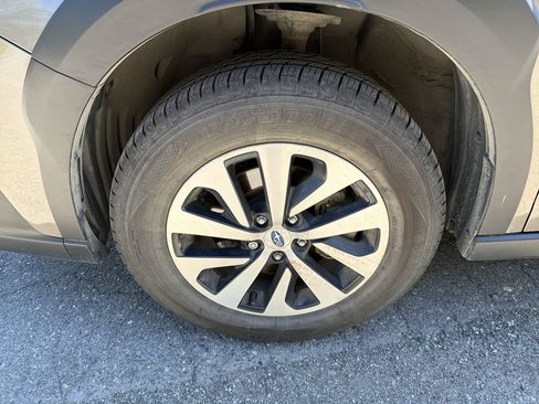 Used 2023 Subaru Outback Premium AWD/4WD image 10