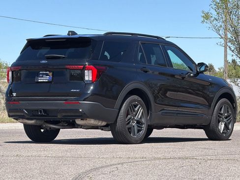 Used 2025 Ford Explorer ST-Line w/ ST-Line Street Pack AWD/4WD image 2