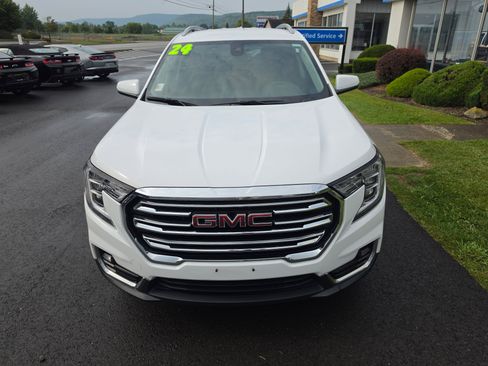 Used 2024 GMC Terrain SLT AWD/4WD image 9