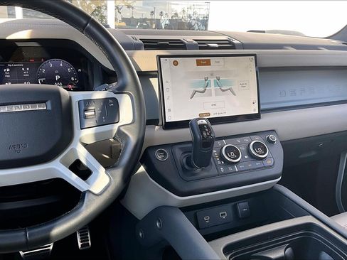 Used 2023 Land Rover Defender 130 SE image 6