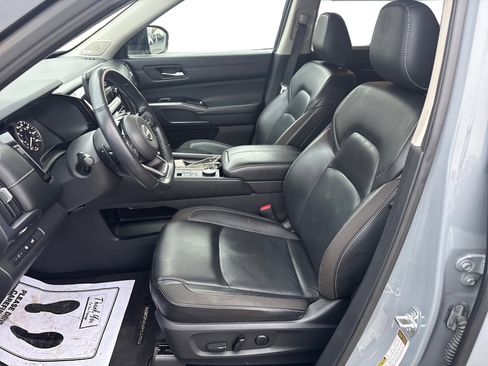 Used 2022 Nissan Pathfinder SL w/ SL Premium Package image 9