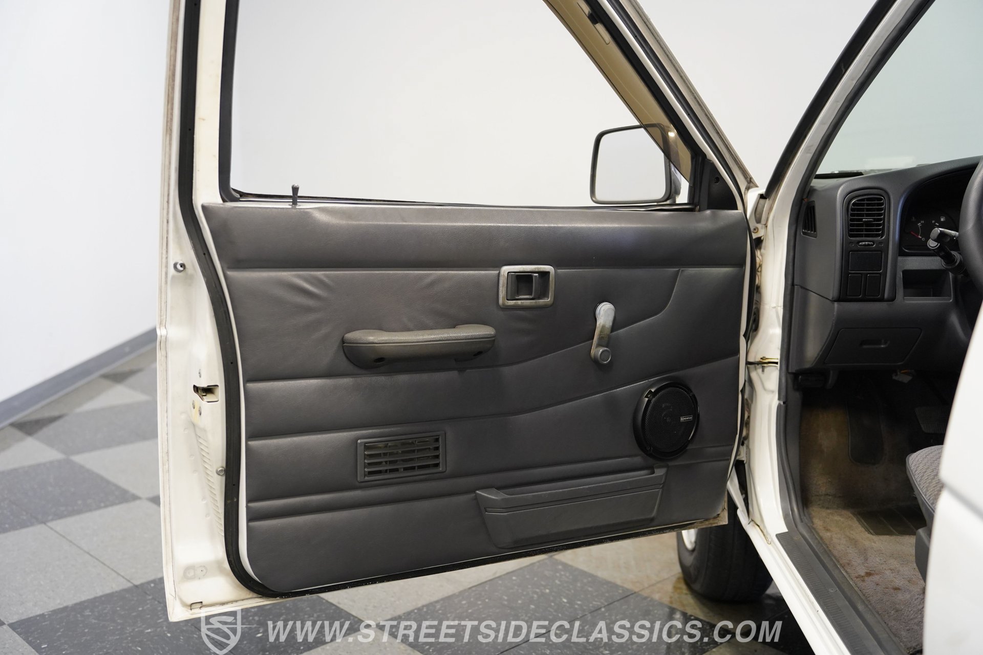 Used 1996 Nissan Pickup 2WD King Cab image 38