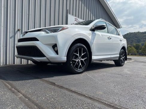 Used 2016 Toyota RAV4 SE image 16