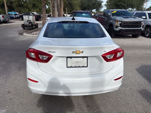 Used 2017 Chevrolet Cruze LT FWD image 6