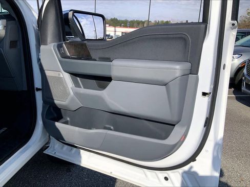 Used 2023 Ford F150 Lariat w/ Trailer Tow Package image 21