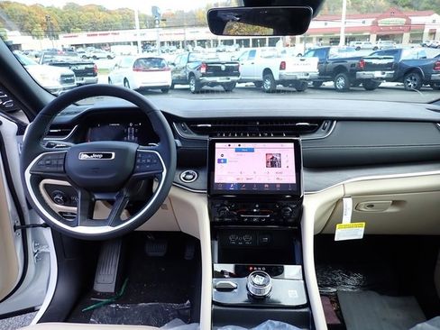 New 2025 Jeep Grand Cherokee Limited w/ MOPAR Finishing Package image 14