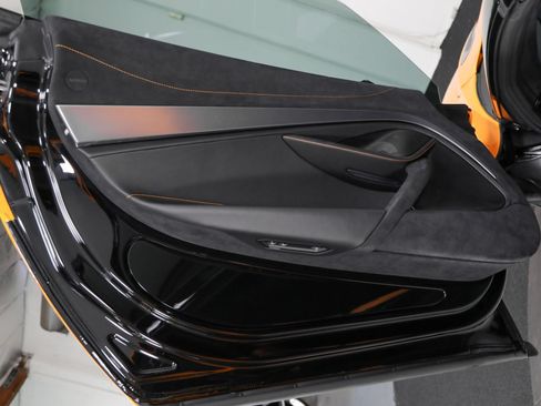 Used 2026 McLaren 750S Spider RWD image 45