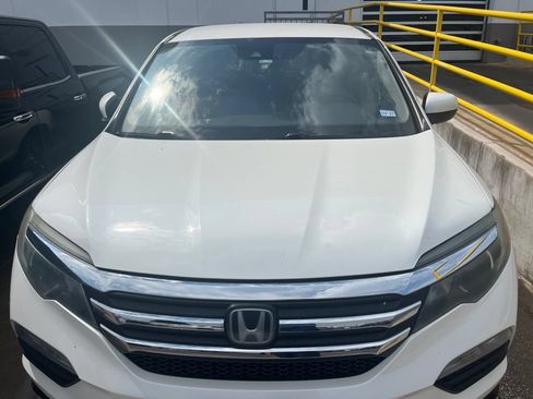Used 2017 Honda Pilot EX image 2