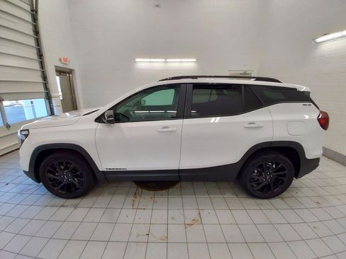 Used 2023 GMC Terrain SLE w/ Driver Convenience Package image 5