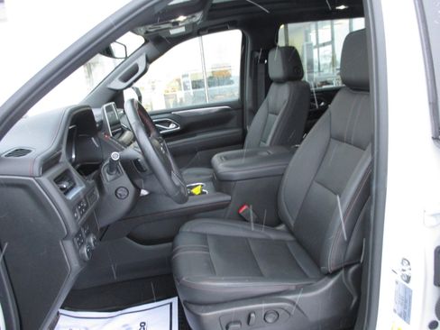 Used 2023 Chevrolet Suburban RST w/ Luxury Package image 15