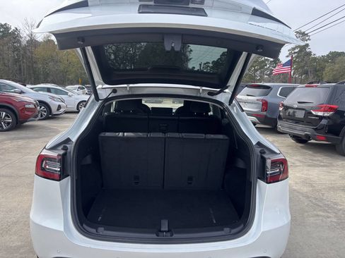 Used 2022 Tesla Model Y Long Range image 37