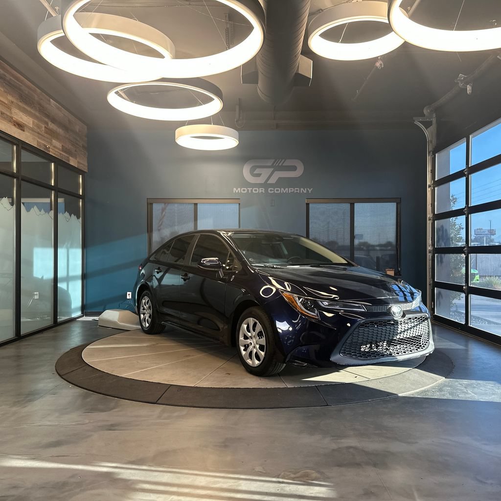 Used 2022 Toyota Corolla LE FWD image 1