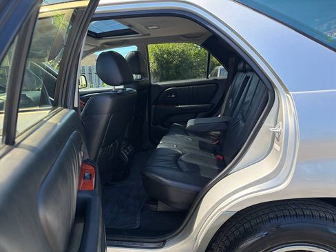 Used 2002 Lexus RX 300 4WD w/ Premium Pkg Plus image 23
