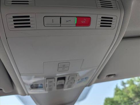 Used 2022 Volkswagen Tiguan SE w/ Panoramic Sunroof Package FWD image 37