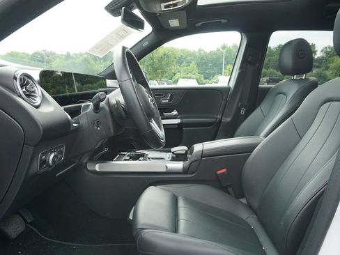 Used 2023 Mercedes-Benz GLB 250 4MATIC image 9