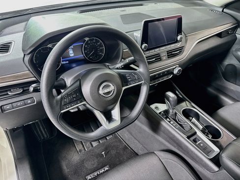 Used 2024 Nissan Altima 2.5 SV AWD/4WD image 11