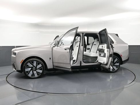 New 2026 Rolls-Royce Cullinan AWD/4WD image 41