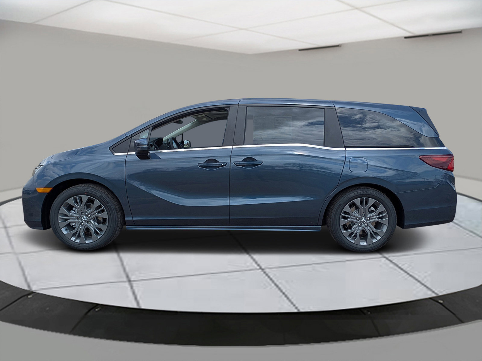 New 2027 Honda Odyssey Touring image 2