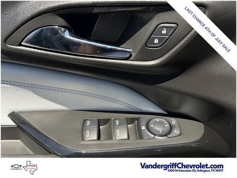 Used 2025 Chevrolet Trax LT w/ LT Convenience Package FWD image 21