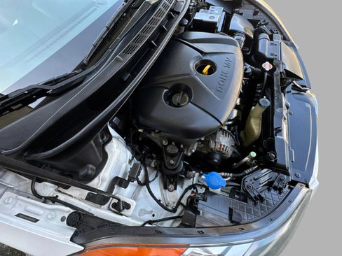 Used 2013 Hyundai Elantra GLS FWD image 49