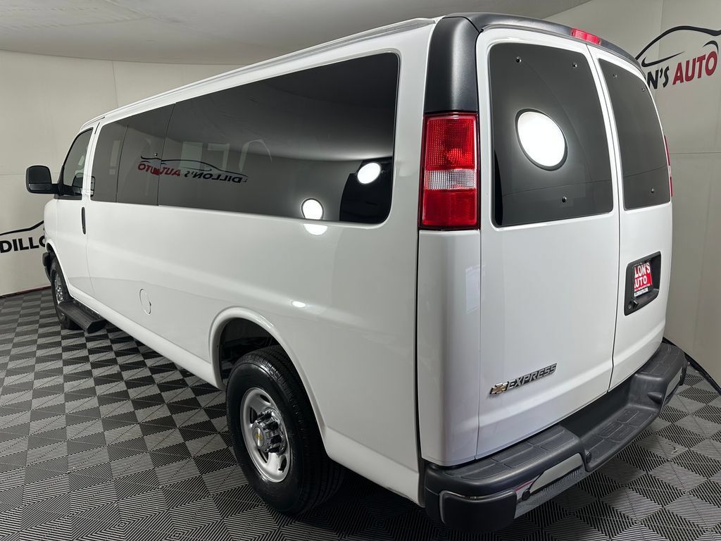 Used 2025 Chevrolet Express 3500 LT w/ LT Preferred Equipment Group RWD image 4