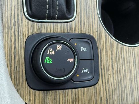 Used 2017 GMC Acadia Denali w/ Technology Package AWD/4WD image 28